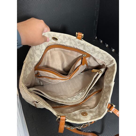 MICHAEL KORS HARPER VANILLA WHITE PVC CHAIN‎ TOTE HAND BAG PURSE Gold Trim Nice - Picture 8 of 13